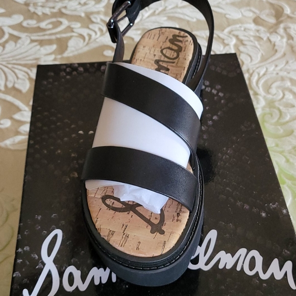 Shoes - Picture 4 of 5